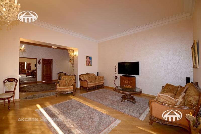 Apartment · 4 rooms · 288 m² · Kentron