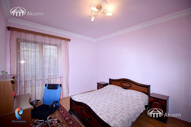 House · 3 rooms · 90 m² · Kentron