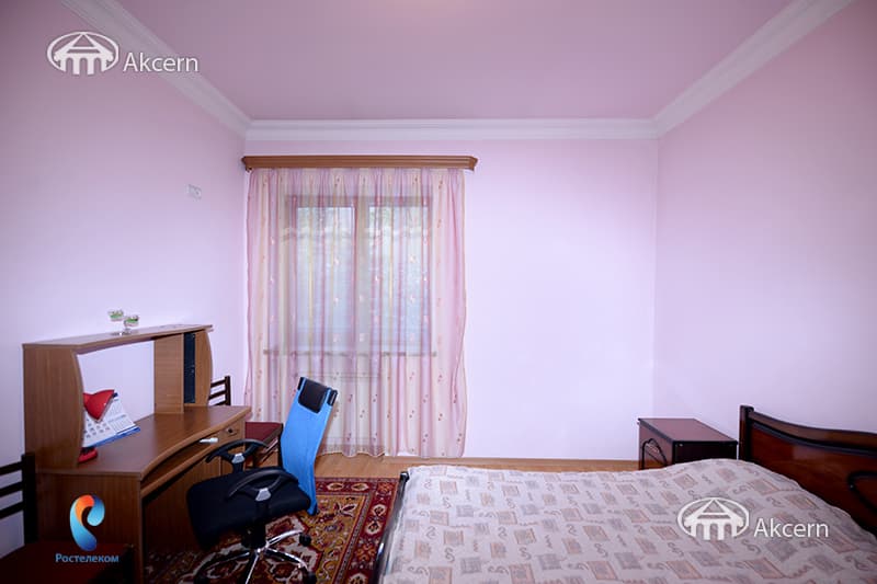House · 3 rooms · 90 m² · Kentron