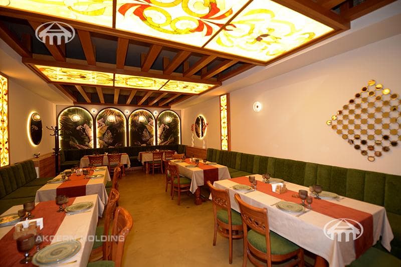 Restaurant · 497 m² · Kentron