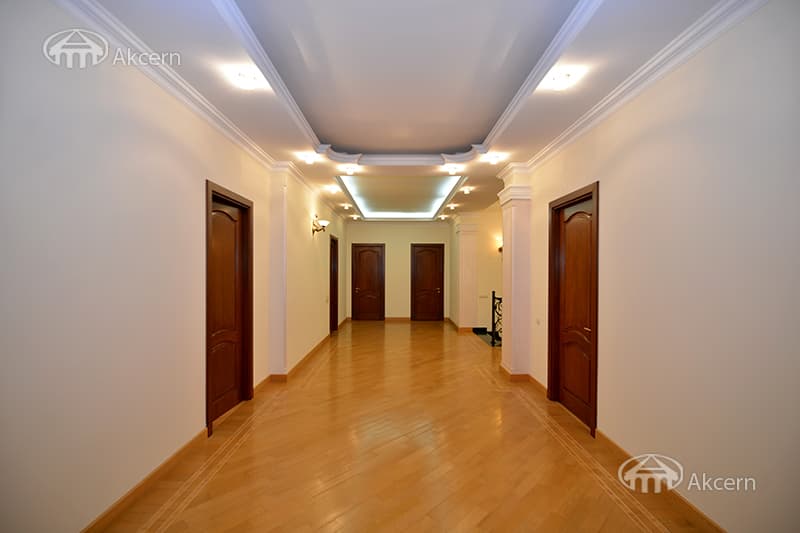 Mansion · 5 rooms · 440 m² · Avan