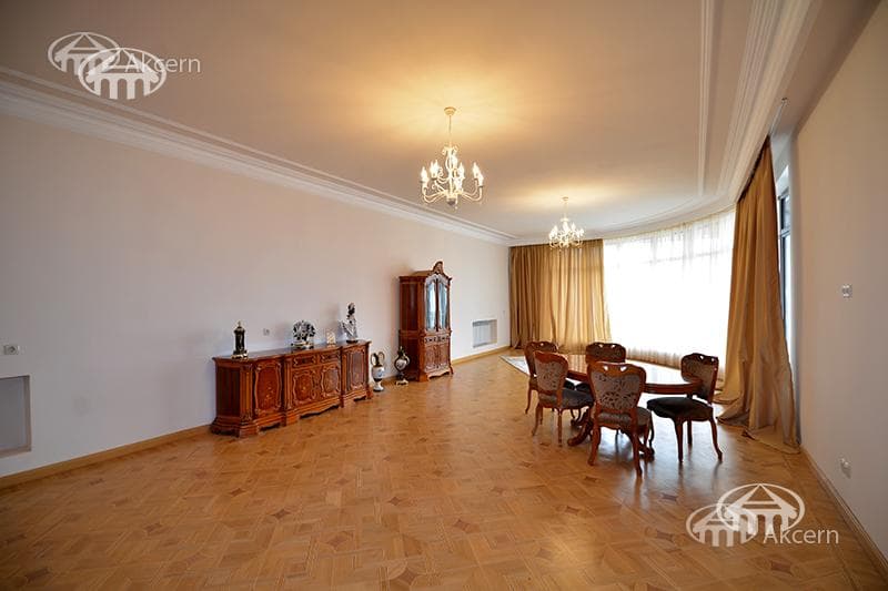 Особняк · 5 комн. · 740 м² · с. Ариндж