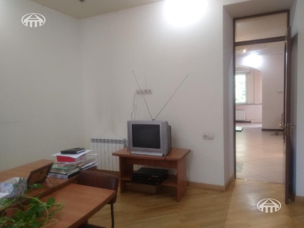 Office · 102 m² · Kentron