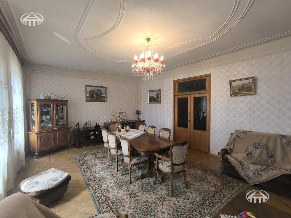 Дом · 6 комн. · 376 м² · Аван