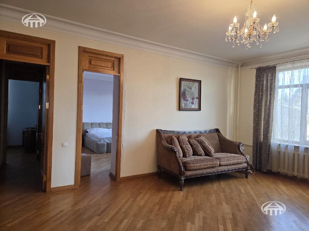 Дом · 6 комн. · 540 м² · Арабкир