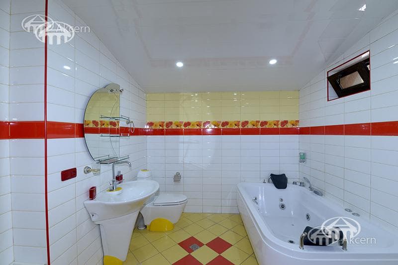 Hotel · 5 rooms · 540 m² · Kentron