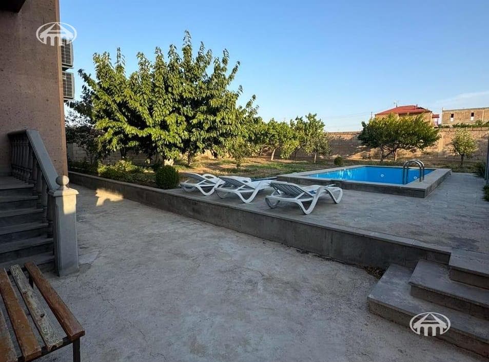 Mansion · 5 rooms · 367 m² · Nor Erznka
