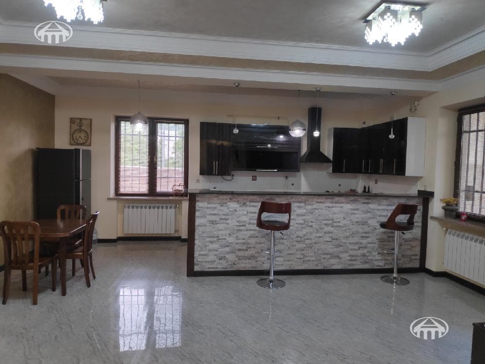 Առանձնատուն · 5 սեն. · 463 մ² · Արագյուղ