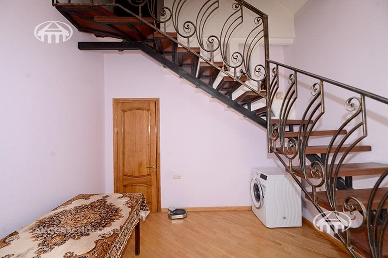 Առանձնատուն · 5 սեն. · 319 մ² · Աջափնյակ