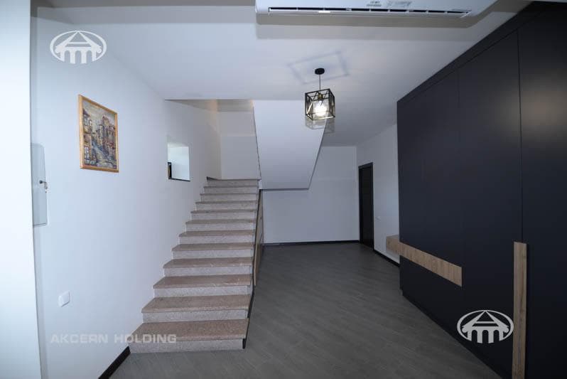 Особняк · 5 комн. · 380 м² · Аван