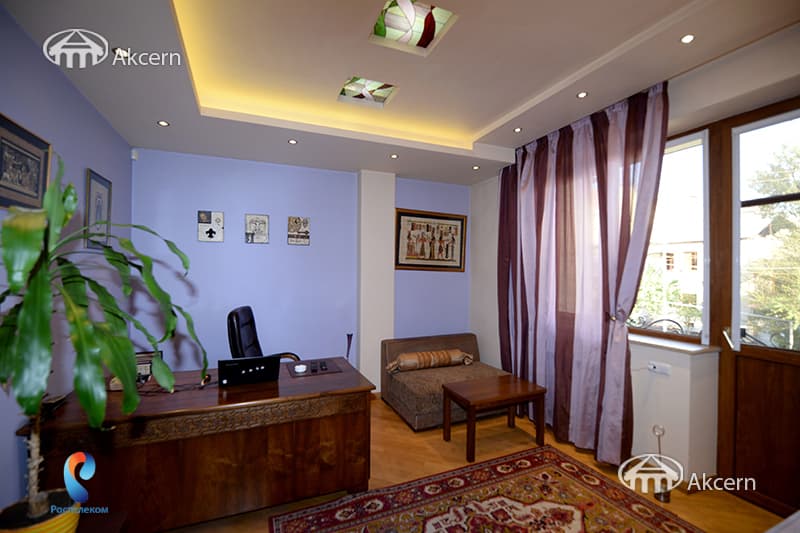 House · 6 rooms · 280 m² · Arabkir
