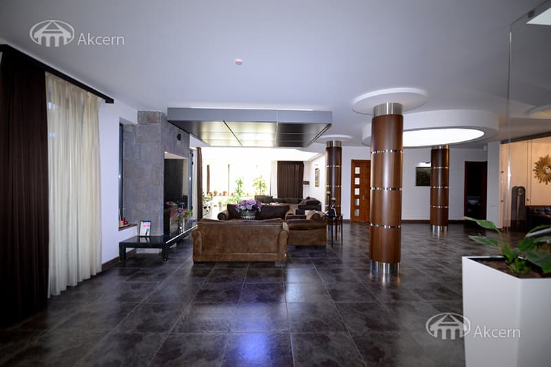 Mansion · 5 rooms · 1,014 m² · Vahagni
