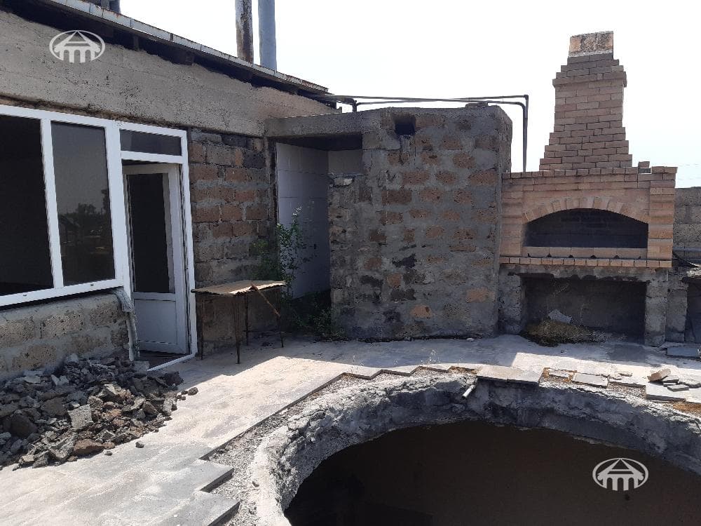 House · 5 rooms · 573 m² · Erebuni