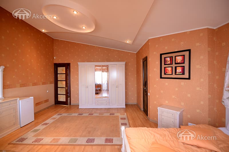 Дом · 5 комн. · 540 м² · Кентрон