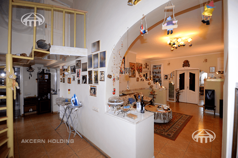 Квартира · 5 комн. · 164 м² · Кентрон
