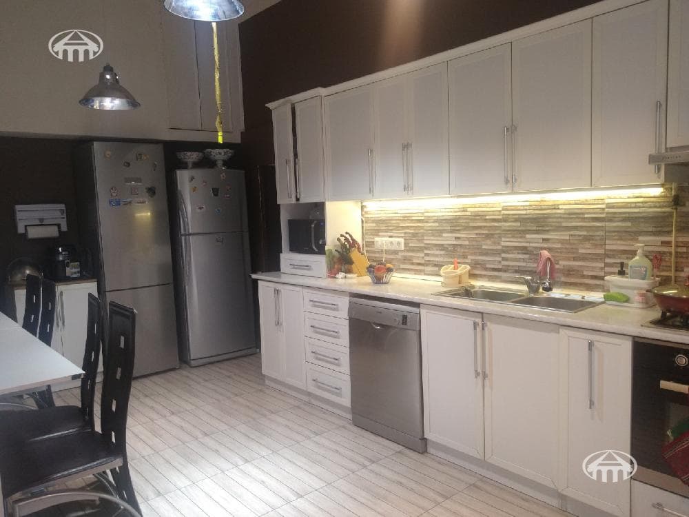 Дом · 5 комн. · 300 м² · Эребуни