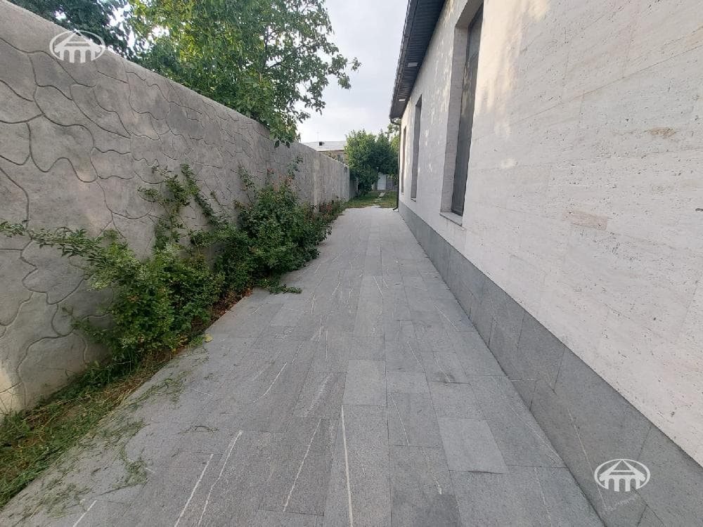 Mansion · 5 rooms · 150 m² · v. Arinj
