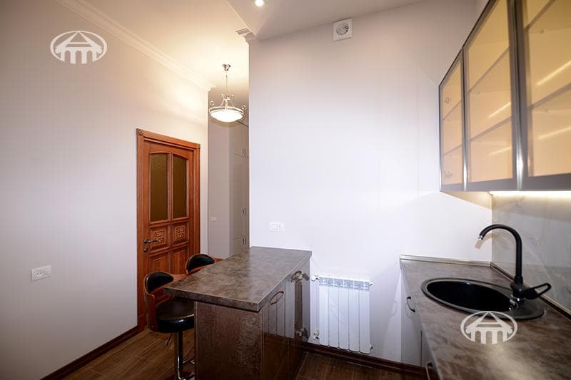 Квартира · 3 комн. · 100 м² · Кентрон
