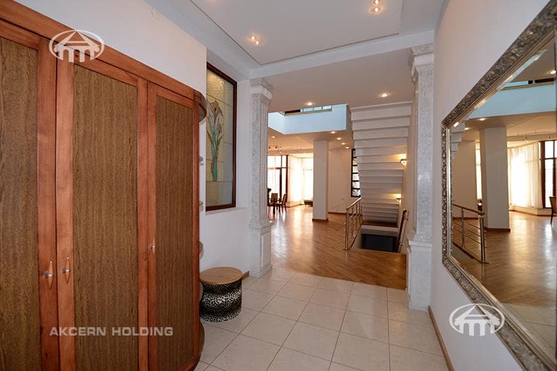 Mansion · 6 rooms · 817 m² · Arabkir