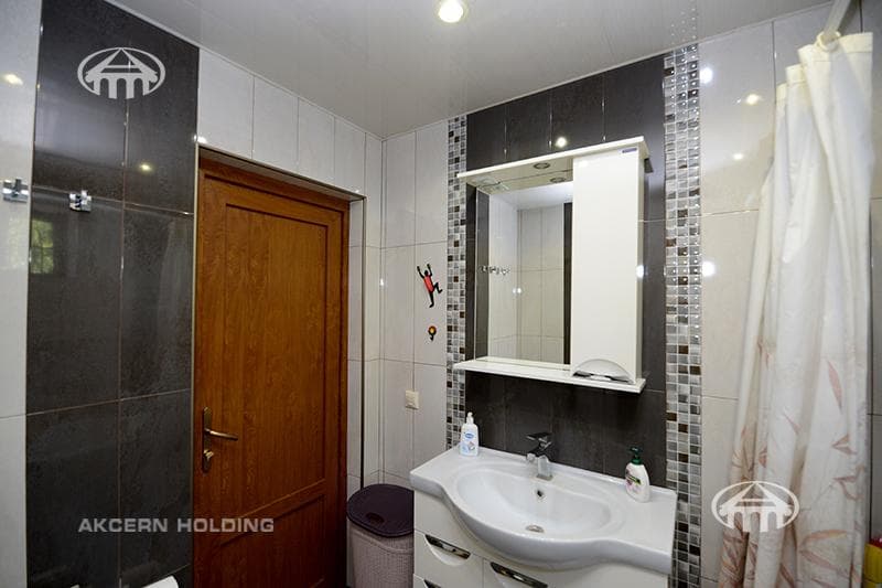 House · 5 rooms · 162 m² · Kentron