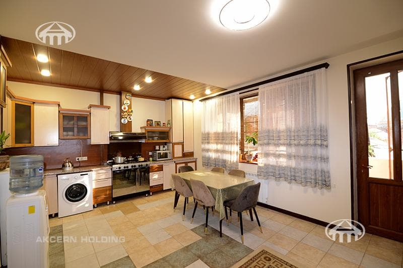 Квартира · 4 комн. · 177 м² · Кентрон