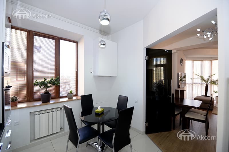 Квартира · 3 комн. · 100 м² · Кентрон