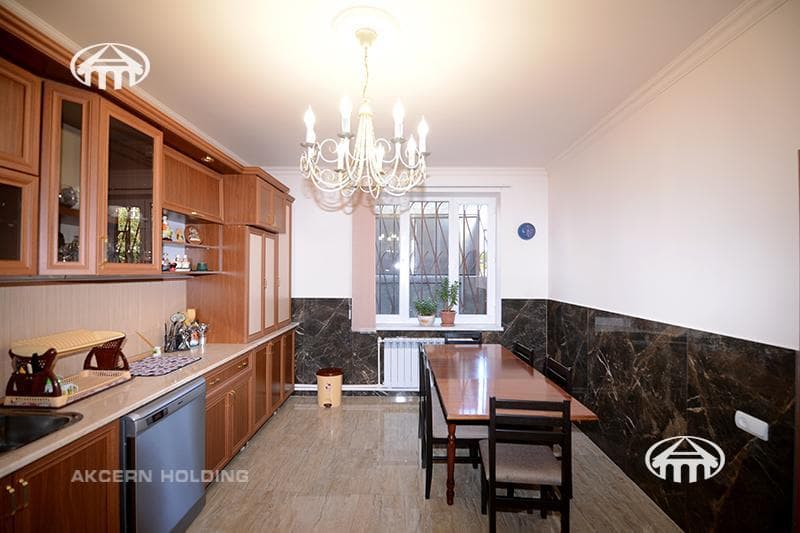 Особняк · 5 комн. · 240 м² · Давташен