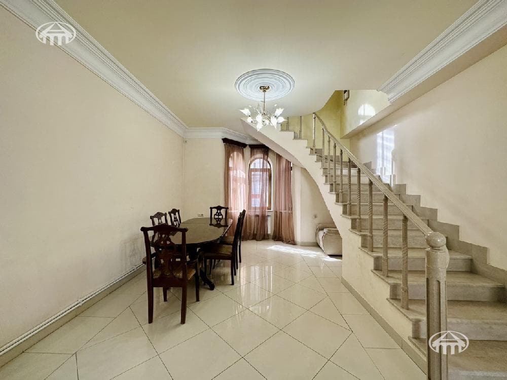 Mansion · 4 rooms · 220 m² · Arabkir