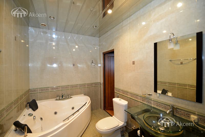 Apartment · 4 rooms · 168 m² · Kentron
