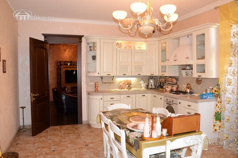 Apartment · 3 rooms · 177 m² · Arabkir