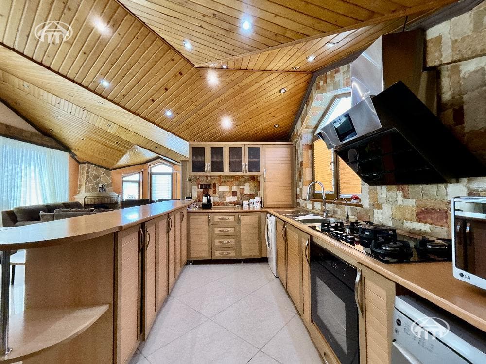 Квартира · 4 комн. · 115 м² · Кентрон