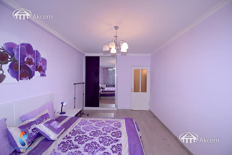 Квартира · 3 комн. · 90 м² · Кентрон