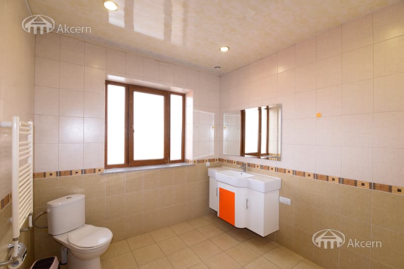Առանձնատուն · 6 սեն. · 532 մ² · Զովունի