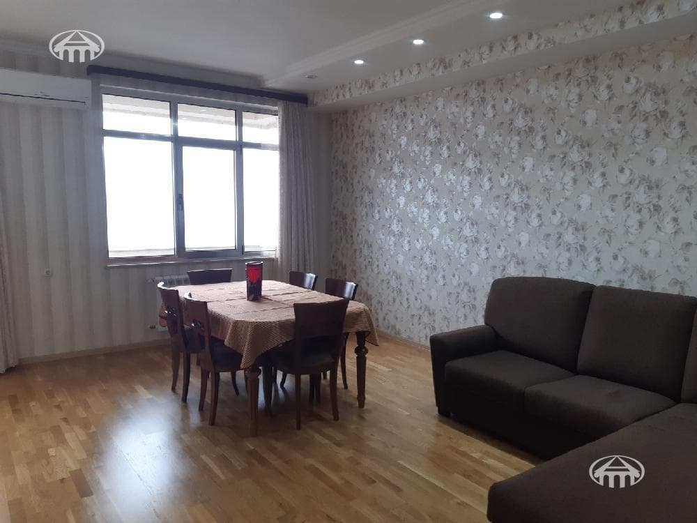 Բնակարան · 2 սեն. · 102 մ² · Կենտրոն