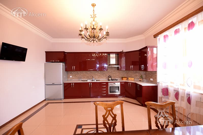 Առանձնատուն · 6 սեն. · 532 մ² · Զովունի