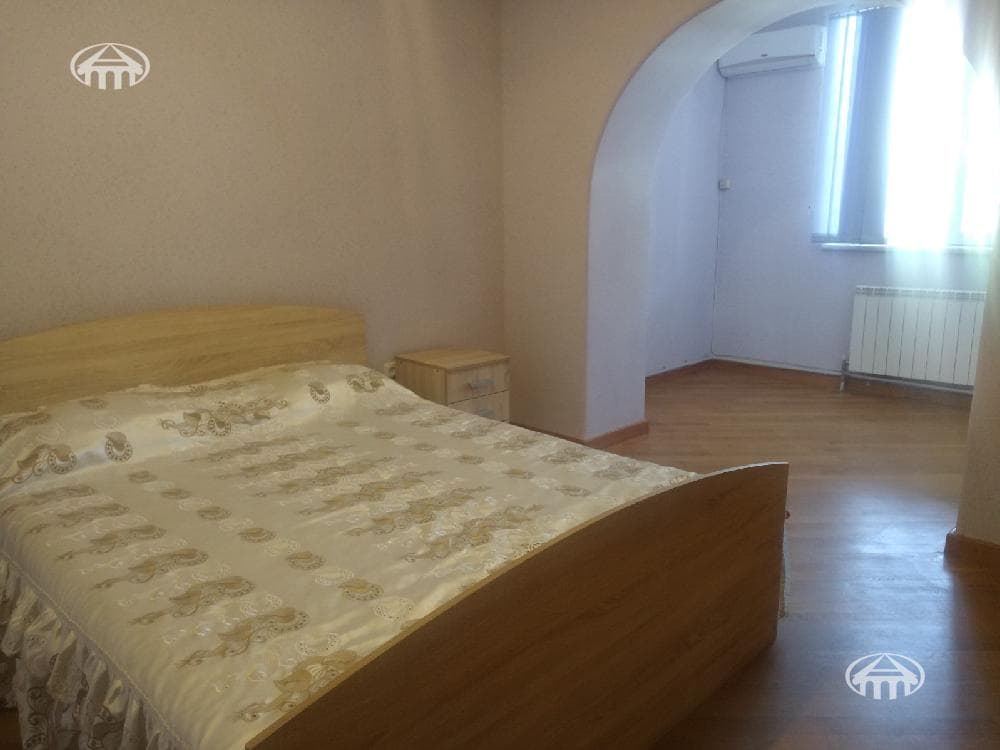 Առանձնատուն · 9 սեն. · 540 մ² · Կենտրոն