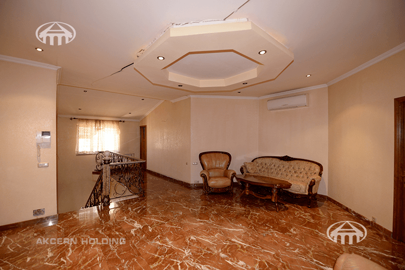 Квартира · 5 комн. · 210 м² · Кентрон
