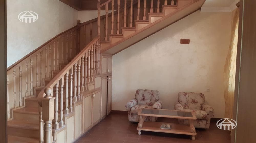 Дом · 5 комн. · 301 м² · Кентрон