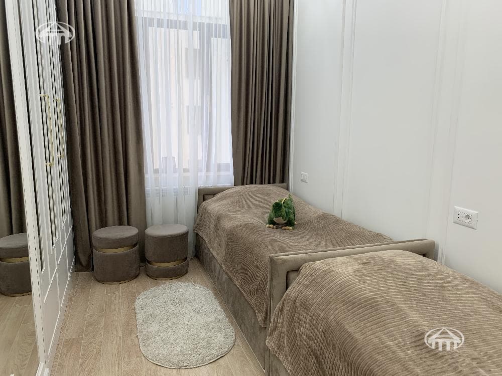 Apartment · 3 rooms · 133 m² · Kentron