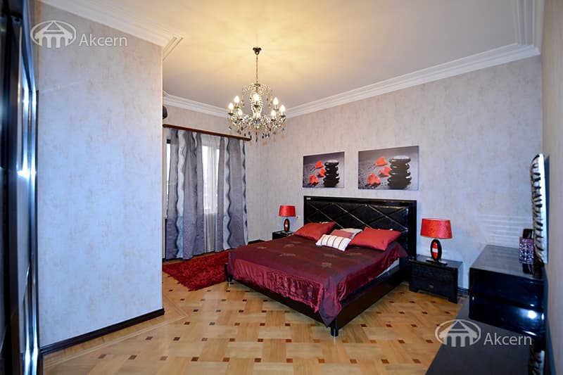 House · 6 rooms · 425 m² · Arabkir