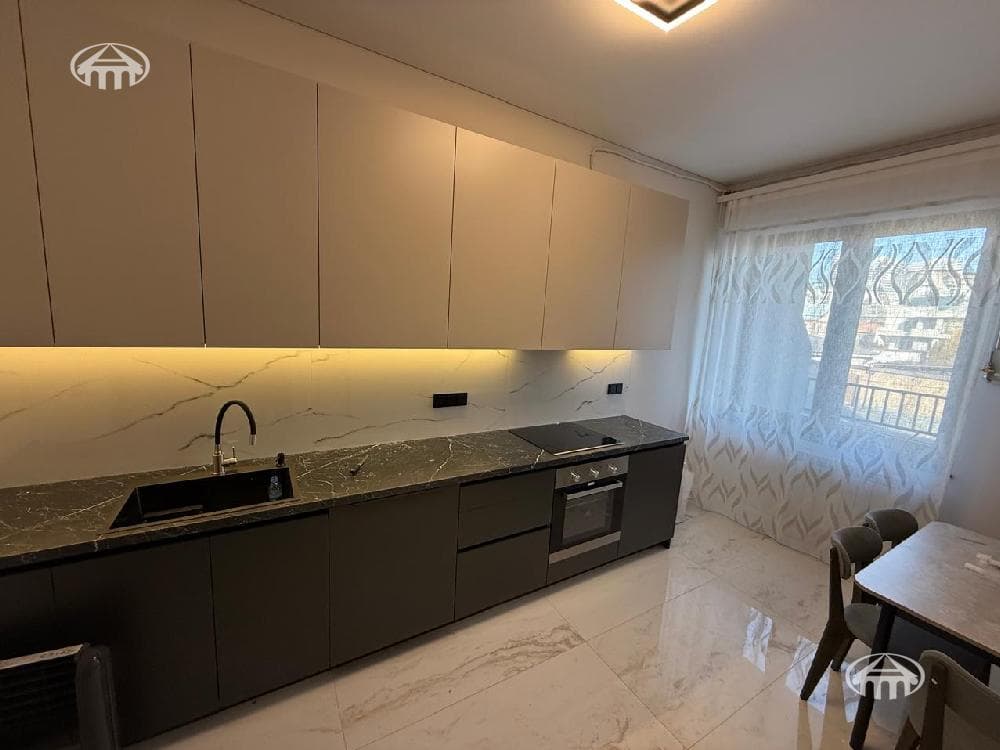 Apartment · 2 rooms · 72 m² · Kentron
