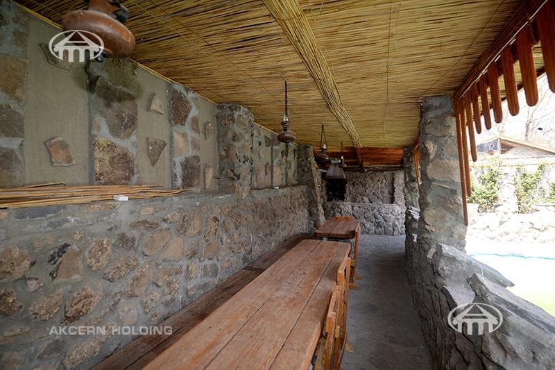 Mansion · 5 rooms · 210 m² · Garni