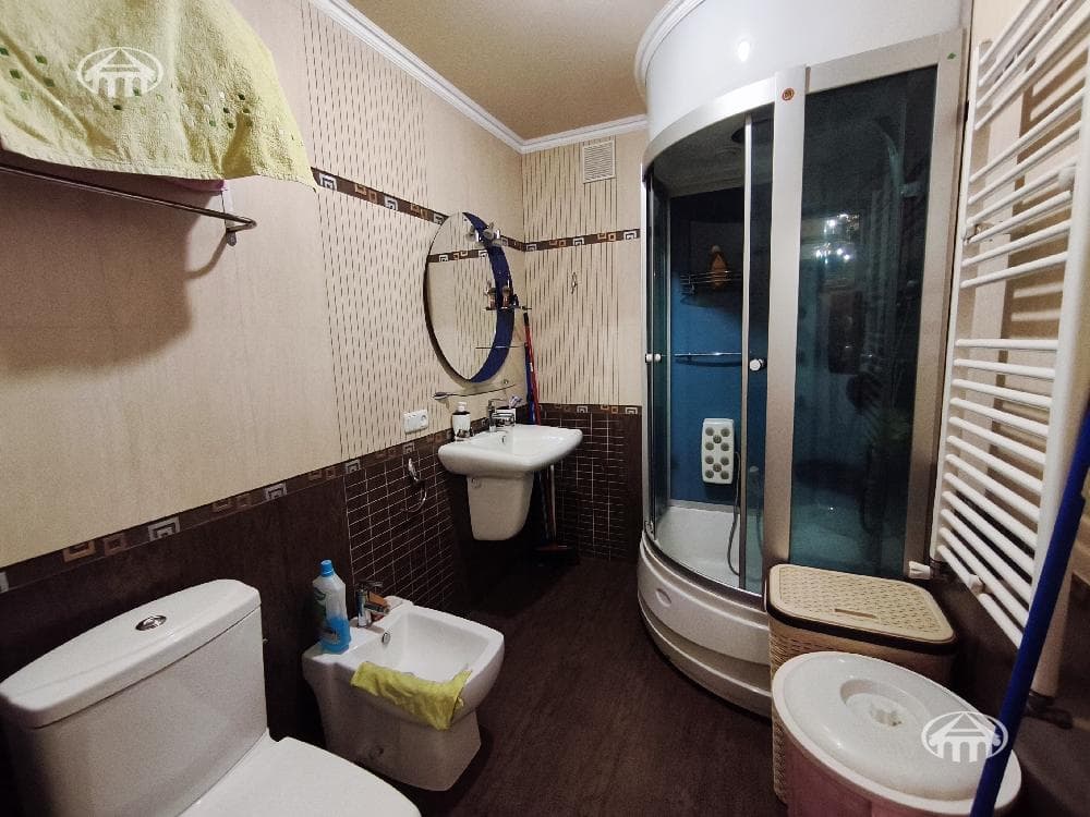 House · 6 rooms · 413 m² · Shengavit