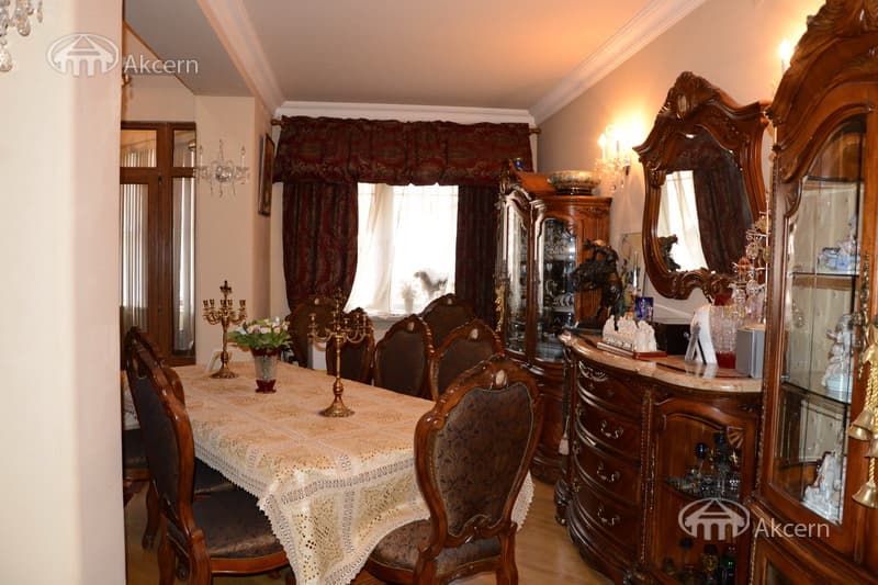 House · 5 rooms · 228 m² · Kentron