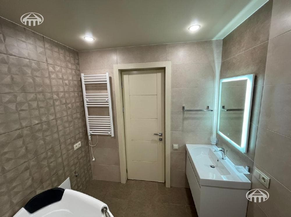 Apartment · 2 rooms · 85 m² · Kentron