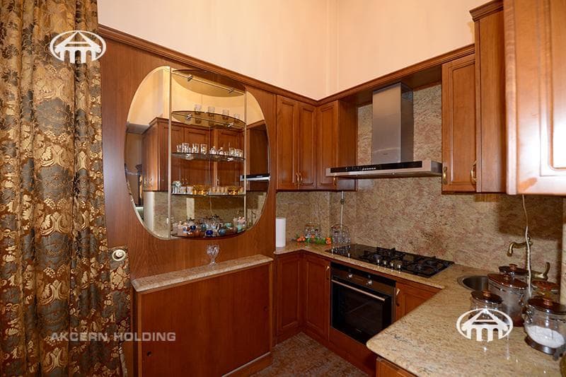 Apartment · 4 rooms · 288 m² · Kentron