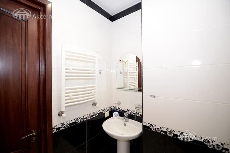 Apartment · 2 rooms · 57 m² · Kentron