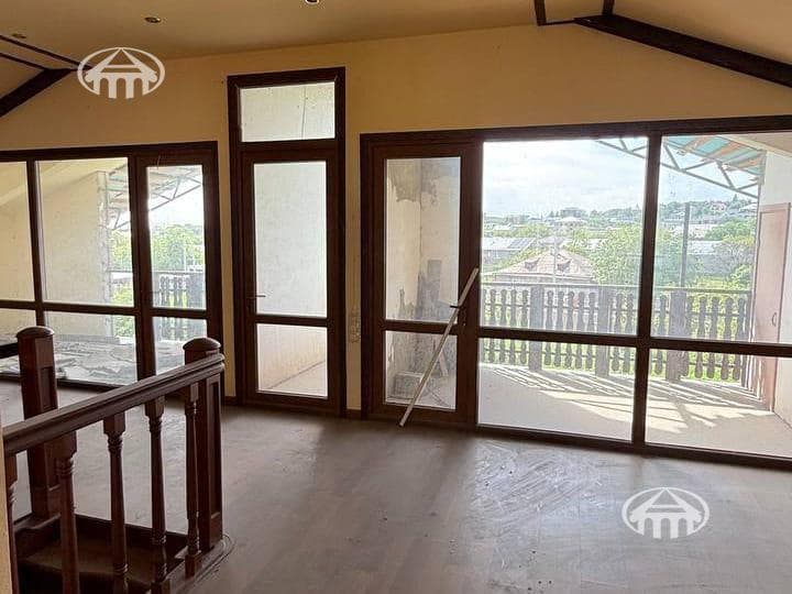Mansion · 9 rooms · 858 m² · Balahovit
