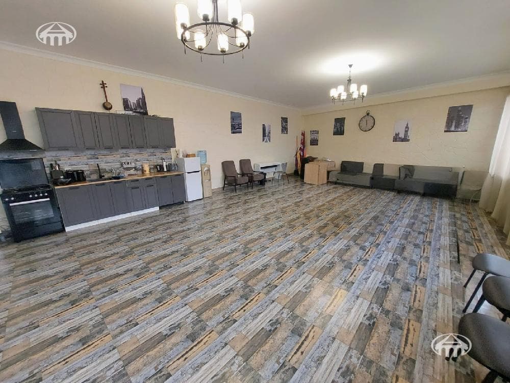 Mansion · 5 rooms · 150 m² · v. Arinj