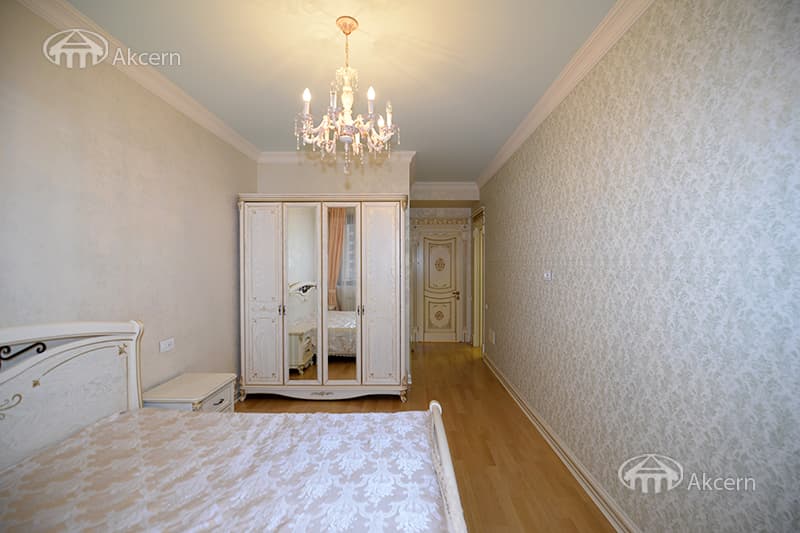 Բնակարան · 5 սեն. · 230 մ² · Կենտրոն